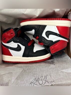 NWB Jordan 1 Retro High OG Black, White, and Red Varsity Seal Sneakers Size 3C